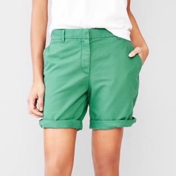 GAP Pants - NWOT GAP BOYFRIEND COTTON KHAKI SHORTS